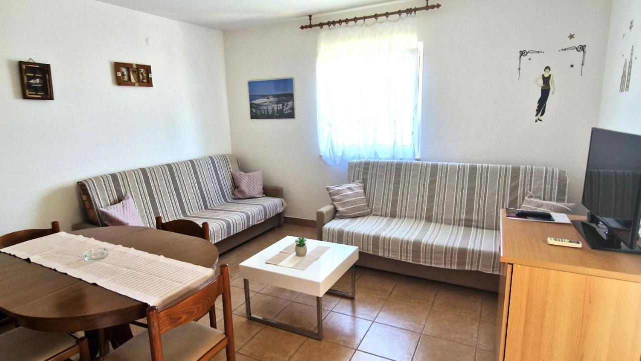 Apartment Hrzina Krk Town Exteriör bild
