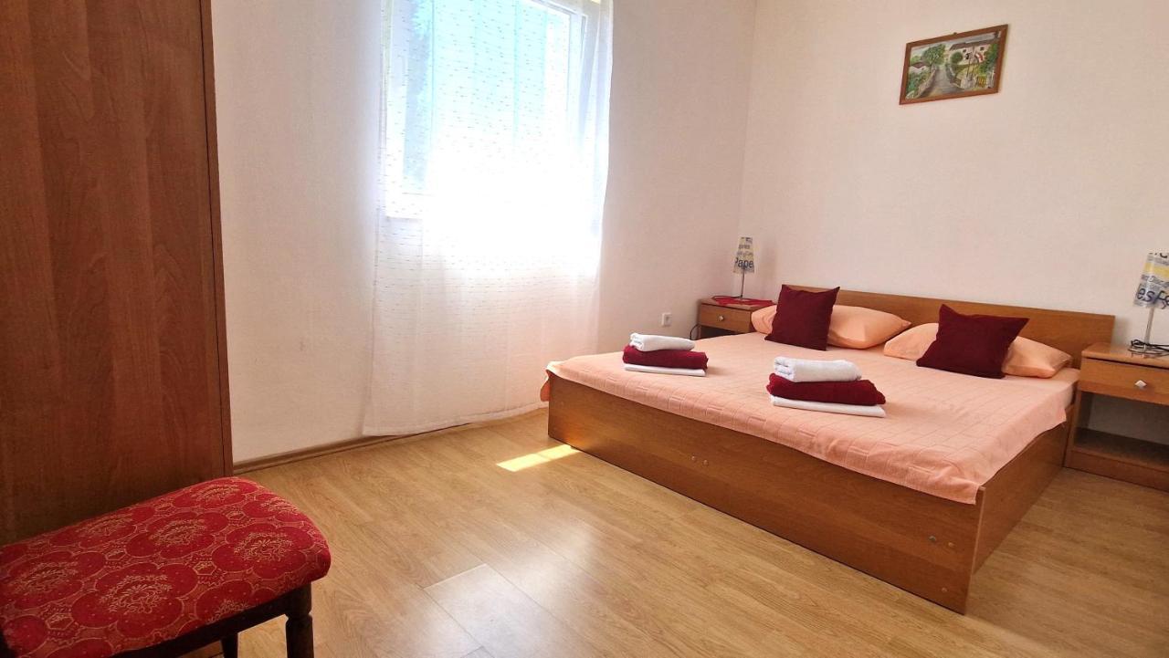 Apartment Hrzina Krk Town Exteriör bild