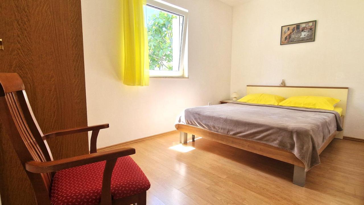 Apartment Hrzina Krk Town Exteriör bild