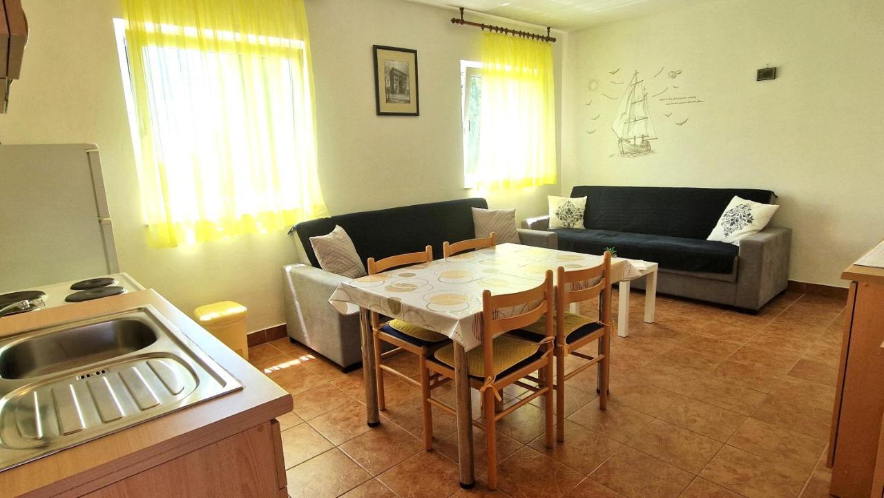 Apartment Hrzina Krk Town Exteriör bild