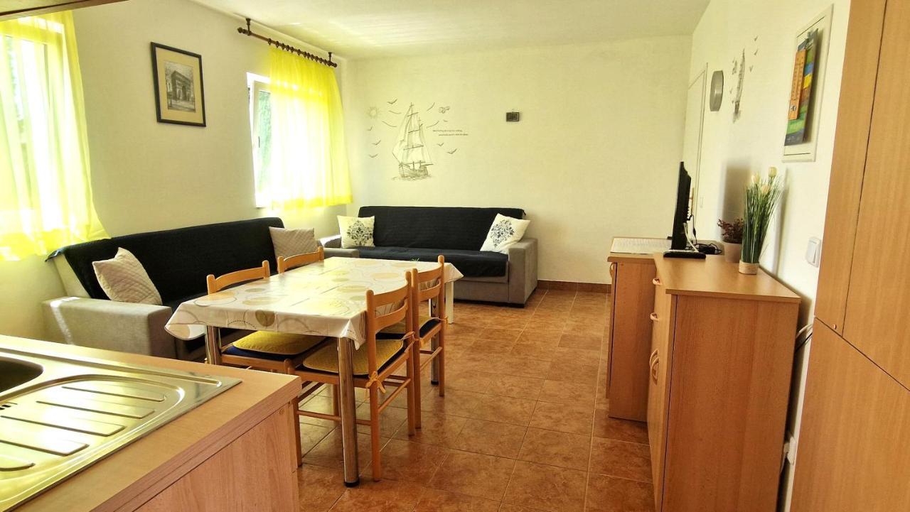 Apartment Hrzina Krk Town Exteriör bild