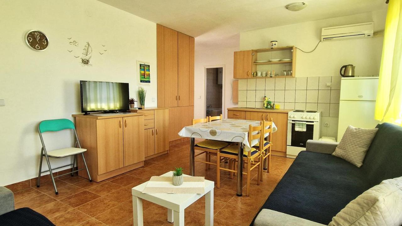 Apartment Hrzina Krk Town Exteriör bild