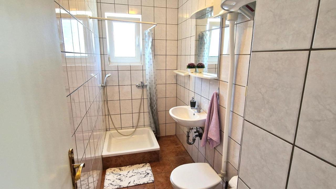 Apartment Hrzina Krk Town Exteriör bild